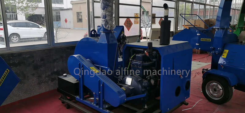 DH80 diesel engine wood chipper