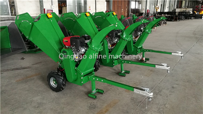 Durable ATV towable wood chipper 15hp gasoline mini wood chipper